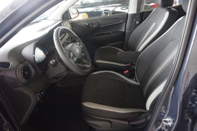 Car image 10