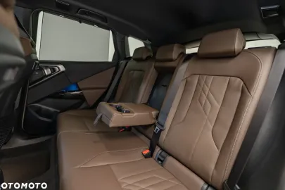 Car image 40