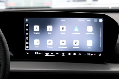 Car image 14