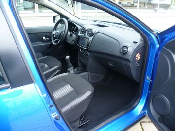 Car image 11