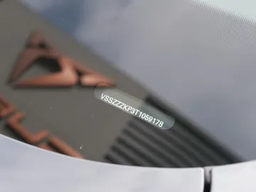 Car image 32