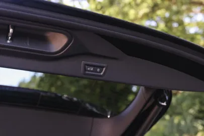 Car image 40
