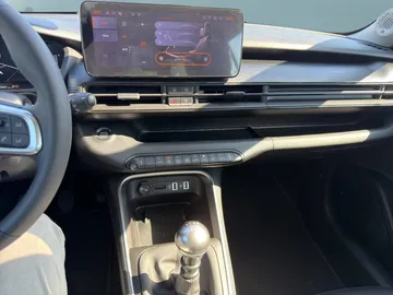 Car image 19
