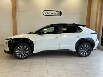 Car image 4