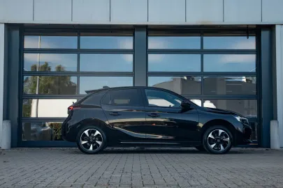 Car image 27