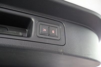 Car image 43