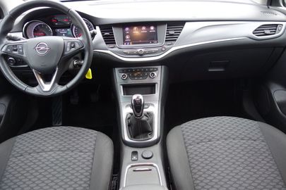 Car image 12