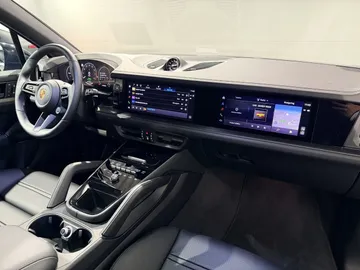 Car image 27