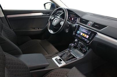 Car image 10