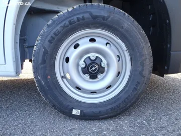 Car image 21