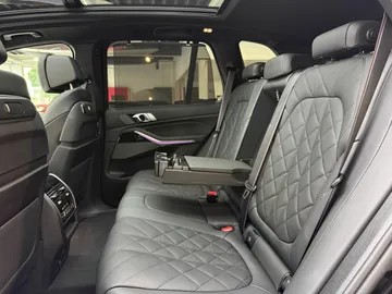 Car image 29
