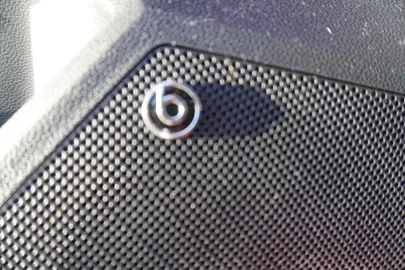 Car image 27