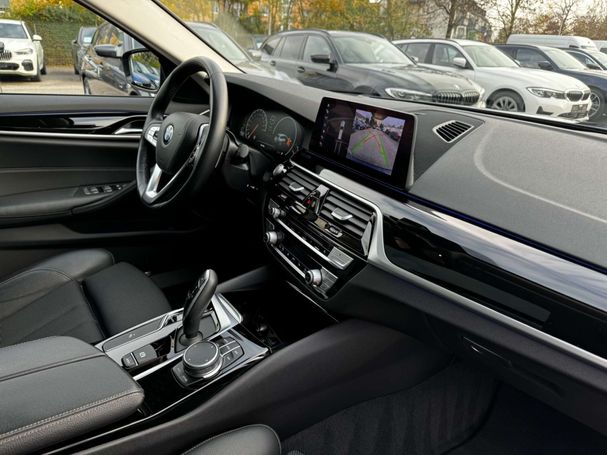 BMW 520d Touring xDrive 140 kW image number 20