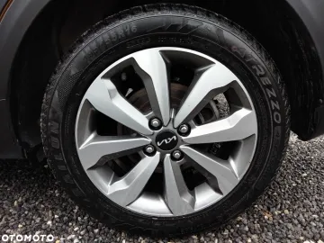 Car image 27