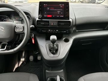 Car image 14