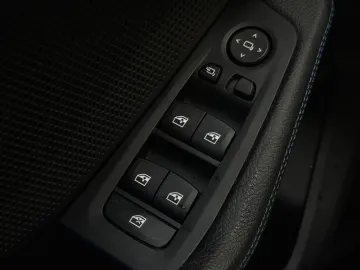 Car image 38