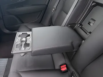 Car image 38