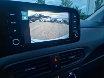Car image 30