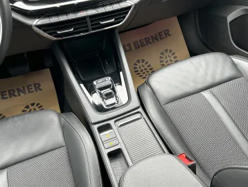 Car image 35