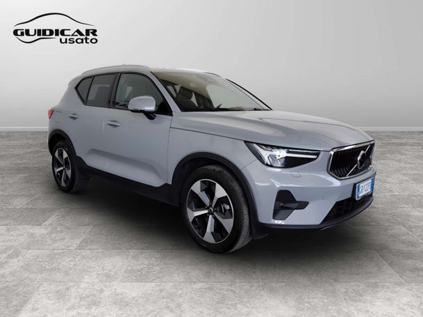 Volvo XC40 B3 Core 120 kW image number 2