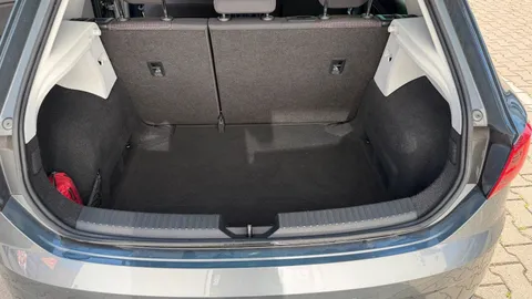 Car image 32