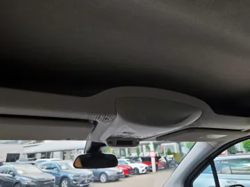 Car image 44