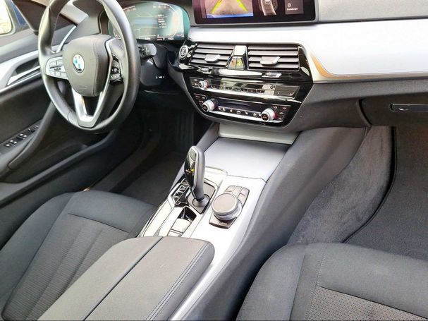 BMW 520i Touring 135 kW image number 13