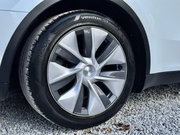 Car image 30