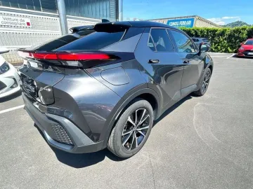 Car image 17