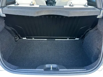 Car image 29