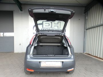 Car image 14