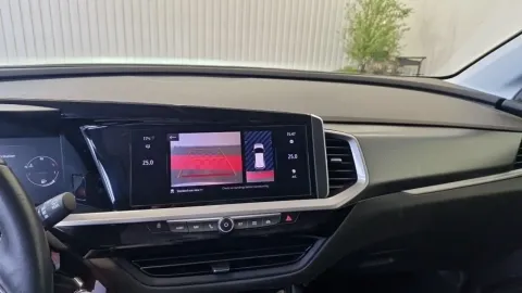 Car image 26