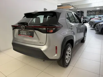 Car image 4