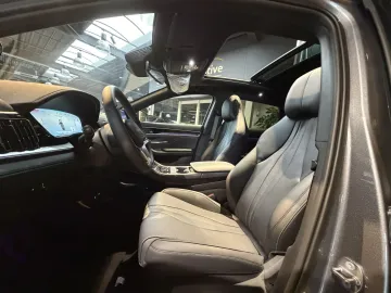 Car image 35