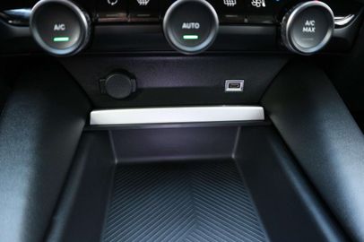 Car image 30