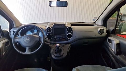 Car image 10