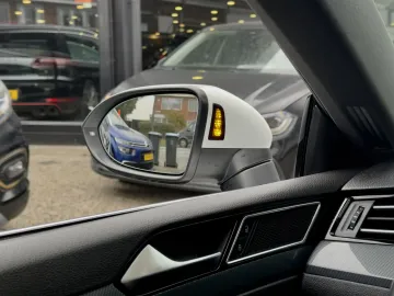Car image 35