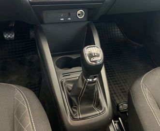 Car image 11