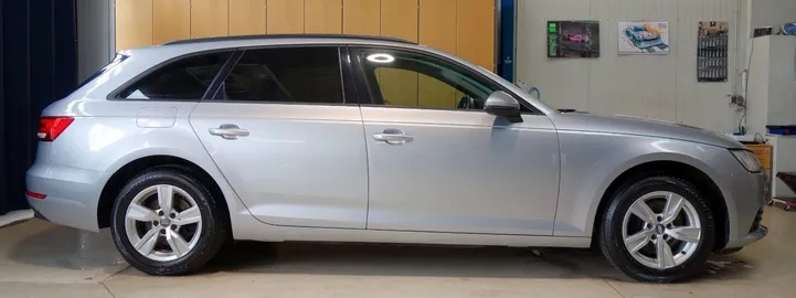 Car image 5