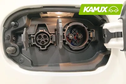 Car image 26