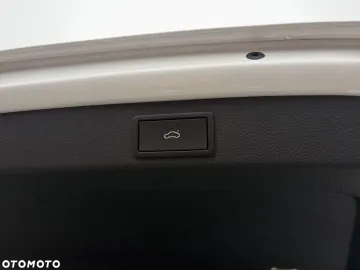 Car image 38