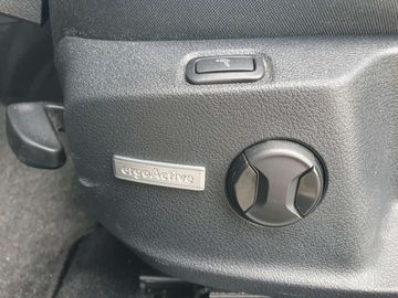 Car image 37