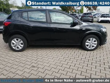 Car image 5