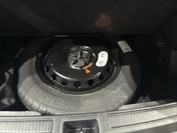 Car image 27