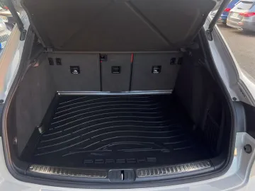 Car image 37