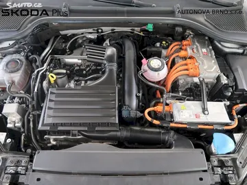 Car image 26