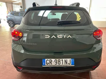 Car image 5