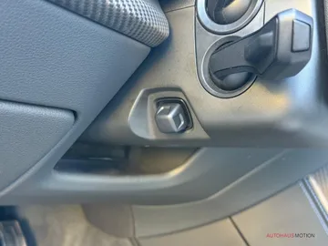 Car image 47