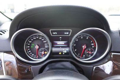 Car image 37