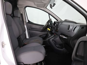 Car image 26